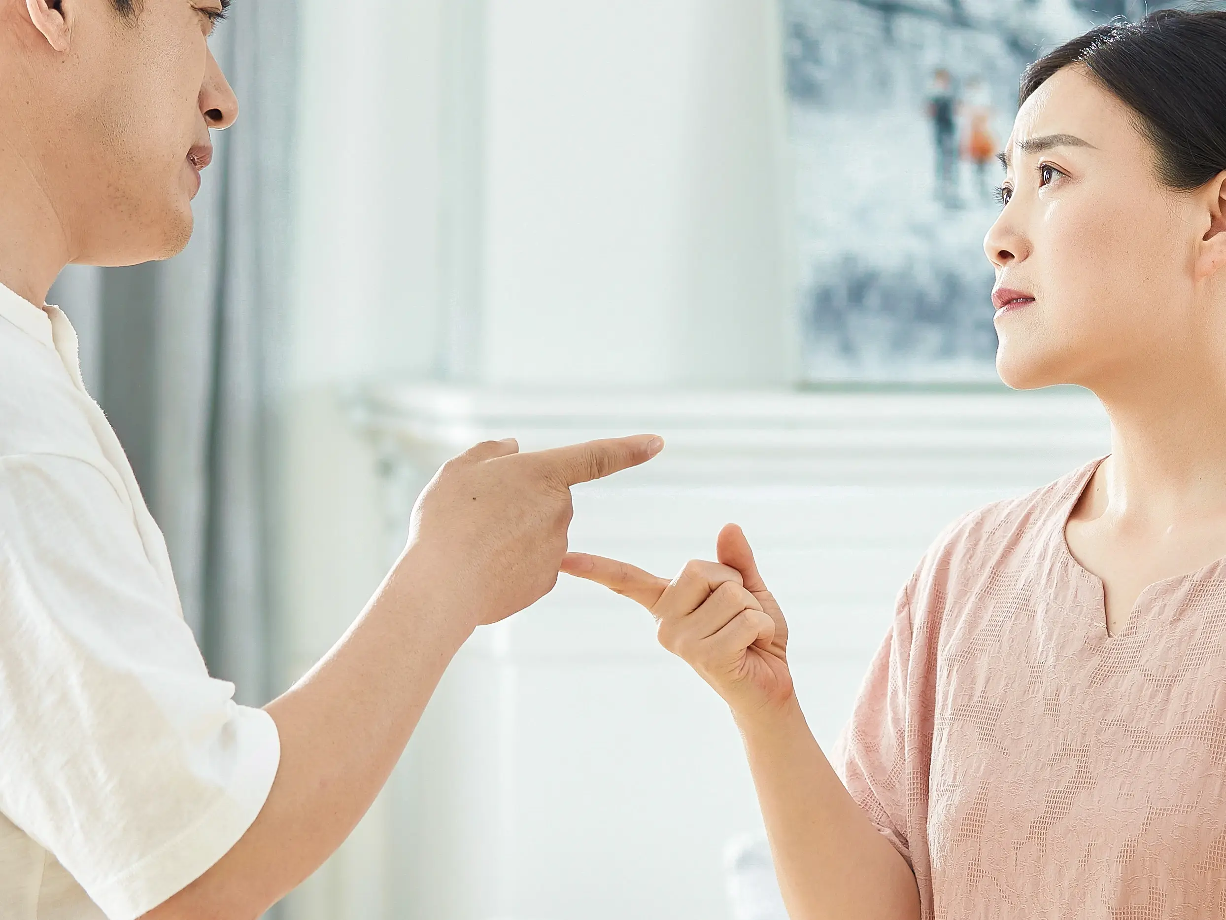 男子离婚要求分割女方父母所赠房产,婚后父母赠予的房离婚怎么分(图1) 男子离婚要求分割女方父母所赠房产,婚后父母赠予的房离婚怎么分(图1)