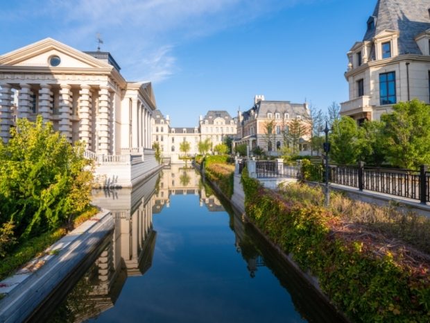 南宁一小区围墙被暴雨冲垮,暴雨对房地产影响有多大?(图1) 南宁一小区围墙被暴雨冲垮,暴雨对房地产影响有多大?(图1)
