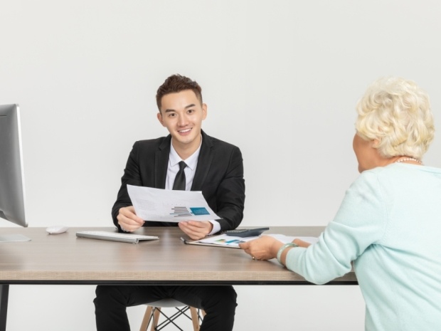 女生退租被房东要求钢丝球刷地板,如何防止退租时被无理扣费?(图1)